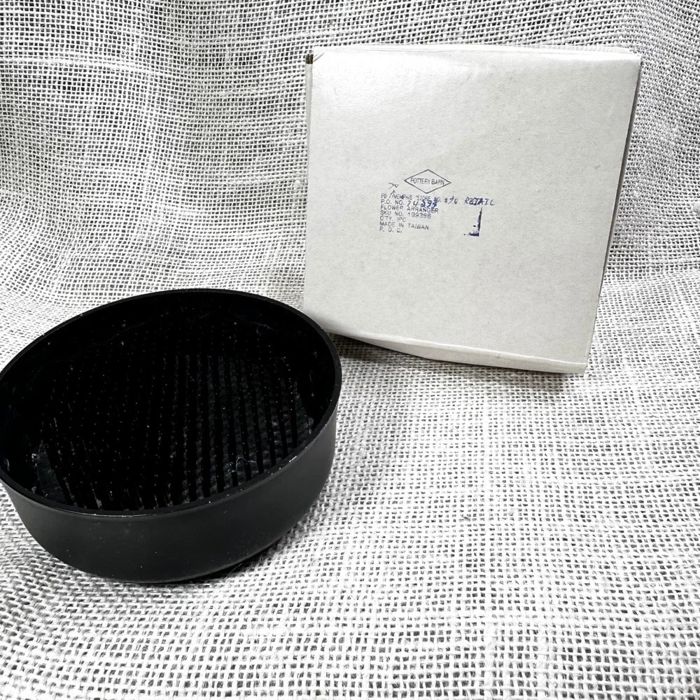 Pottery Barn Flower Arranger Black Round Bowl Metal Pin Frog Kenzan 199398 vtg